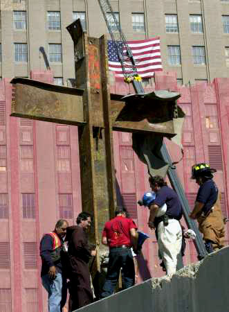 Our Heroes pray at the cross